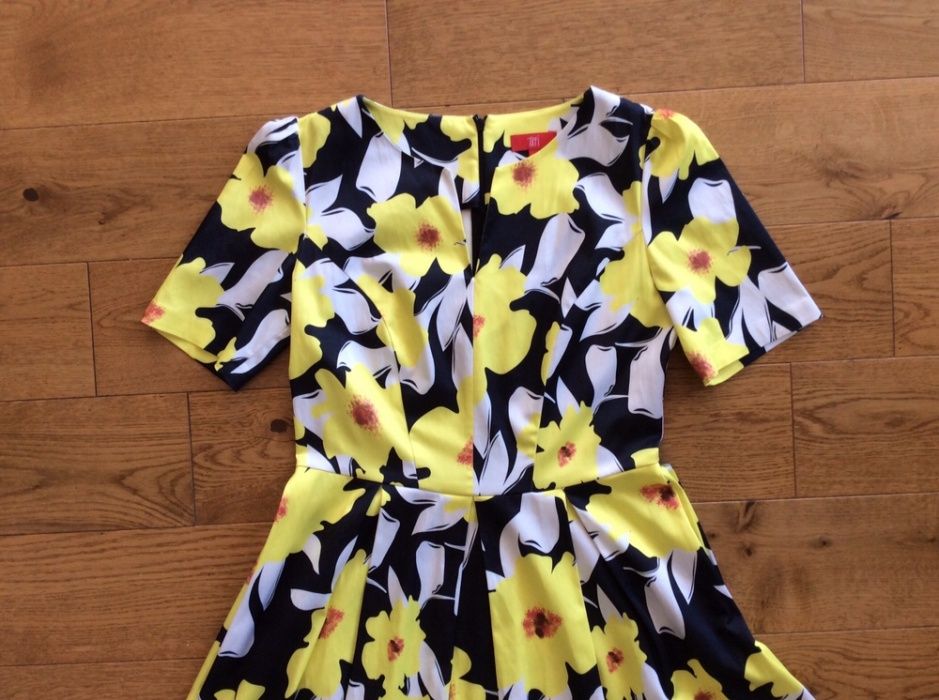 Sukienka Tiffi,r.M / L,kwiaty, stan idealny