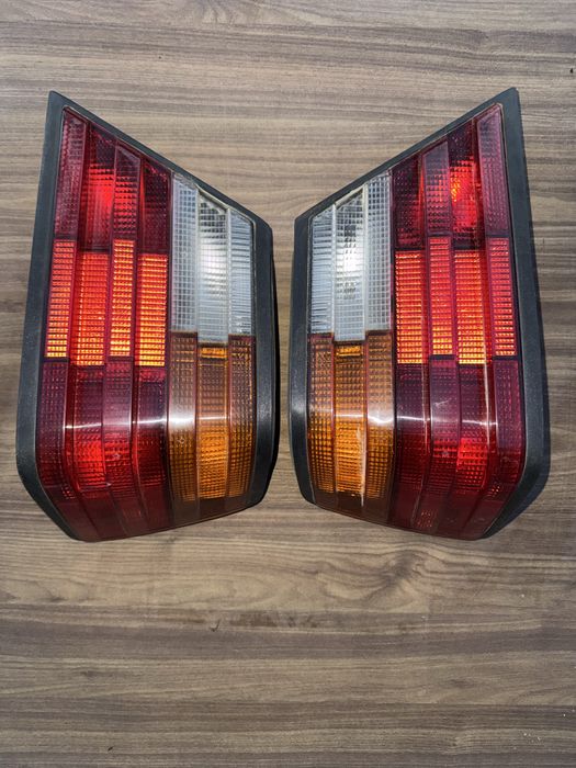 124 Мерседес. Подлокотник, подрамник, хлебница.