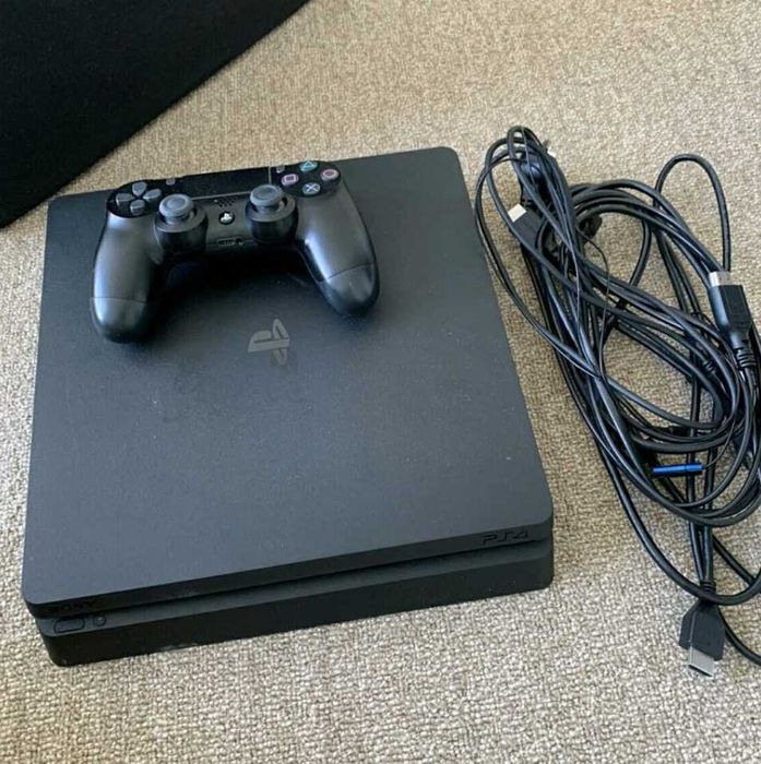 PlayStation 4 em muito bom estado 500 GB preto