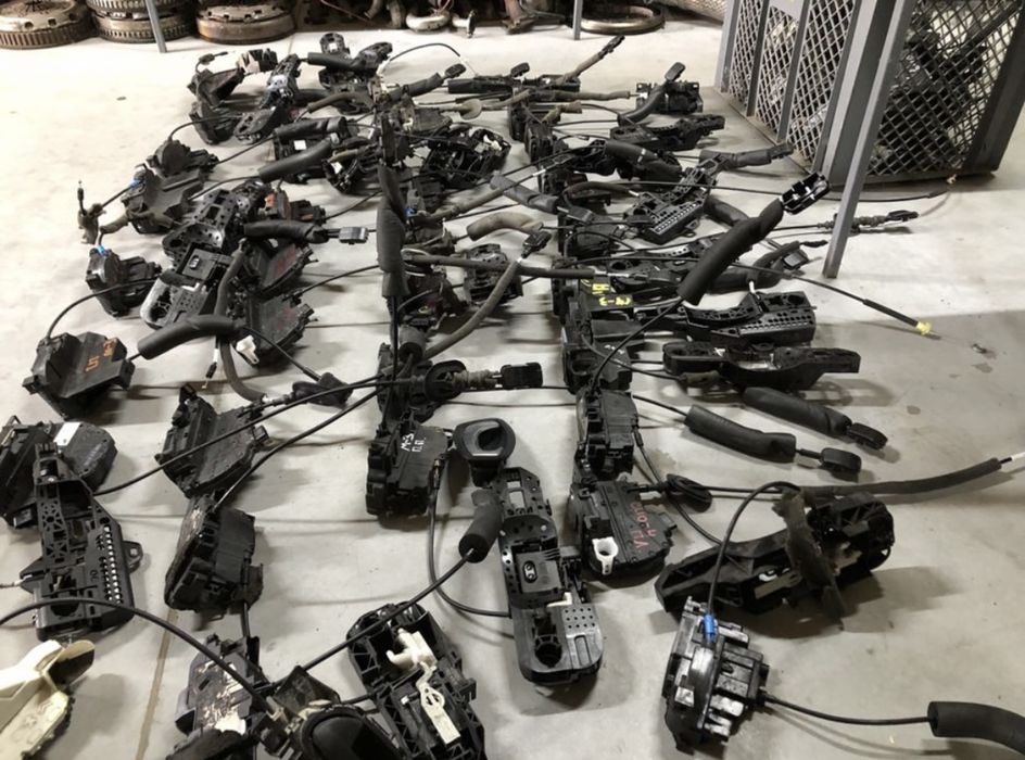 Замок передней двери  805030006R 8050200007R Меган 3 Сценик 3 Клио 4