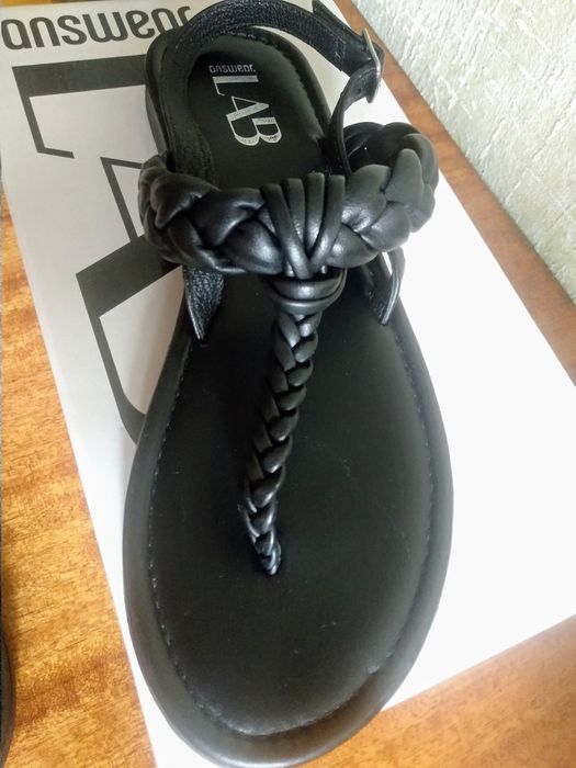 Нові шкіряні босоніжки 37,39