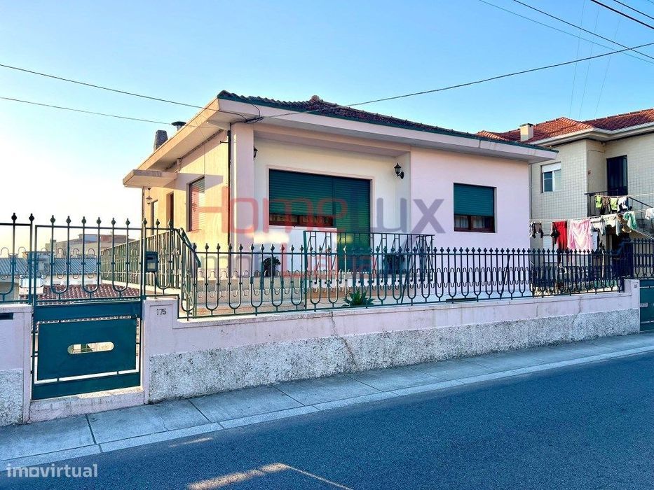 Moradia Bifamiliar T3 em Fânzeres