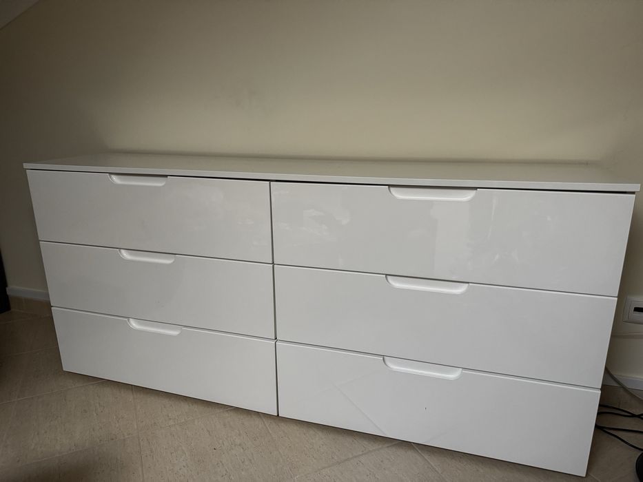 Cómoda branca com 6 gavetas