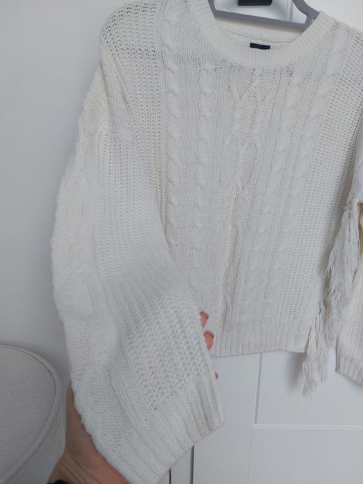 Biały pleciony sweterek Sinsay S