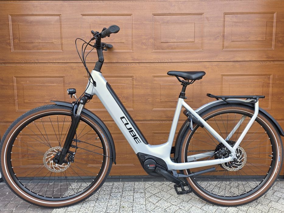 Rower Elektryczny Cube Touring Bosch Performance Line Smart