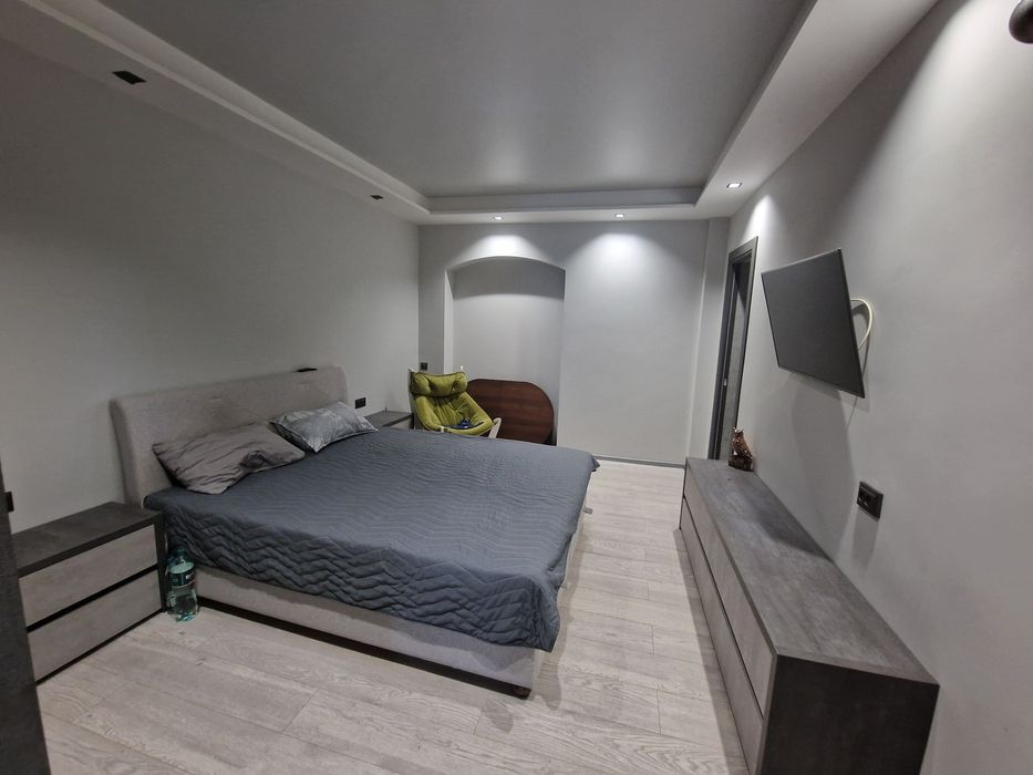 Продам 2к Слобожанский Тепличная студия и 2 спальни с авт. Юбилейный