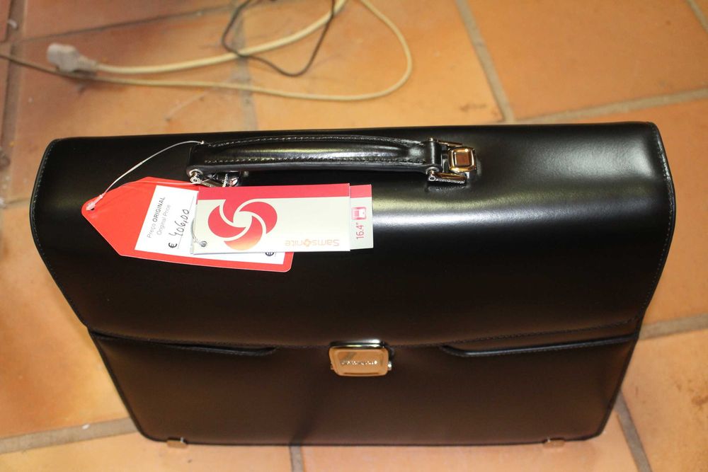 Pasta de executivo Samsonite por estrear