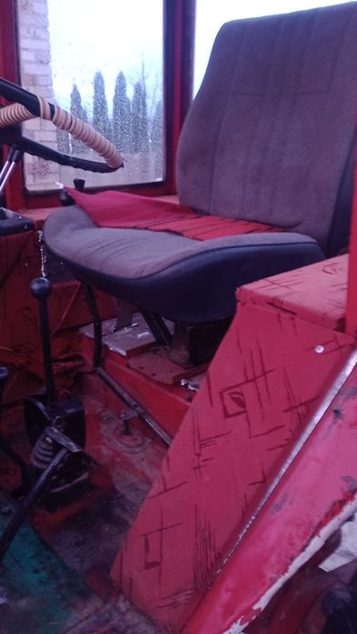 Продам хороший трактор т 25 є підсилювач руля,новий розподільникрядний паливний
