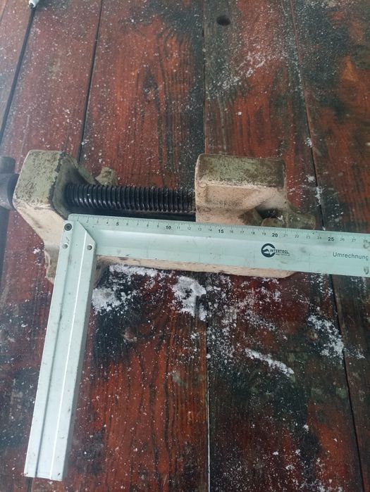 Тиски (лещата)інструмент