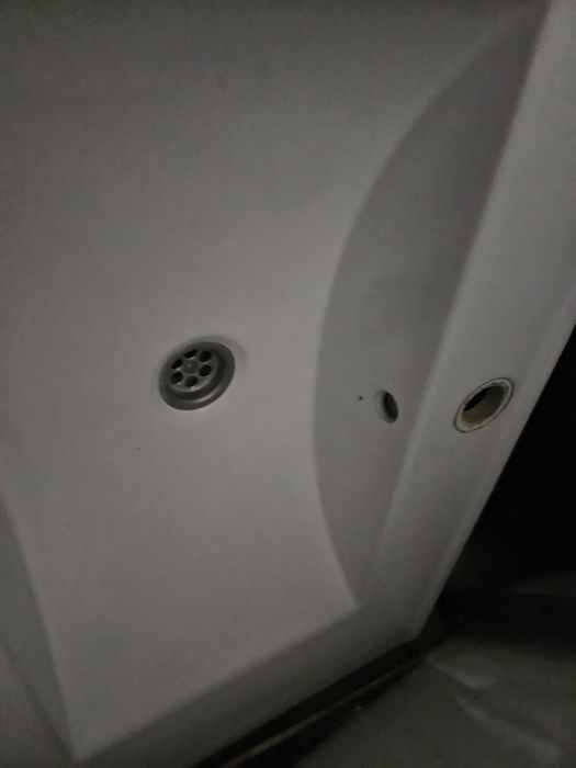 Pia branca  banheiro