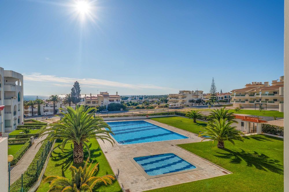 Apartamento T1 com Vista Mar e Piscina perto da Praia