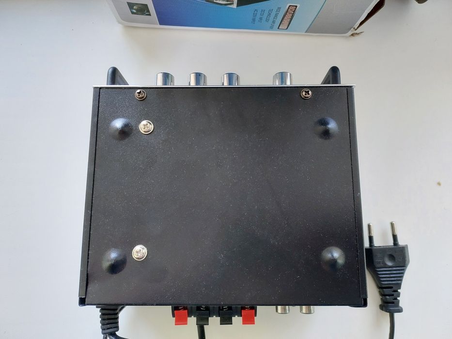 Усилитель звука  Hi Fi 2×200 Вт.