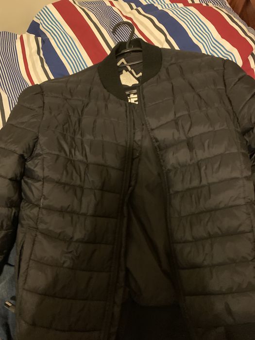 Roupa semi nova usada uma vez