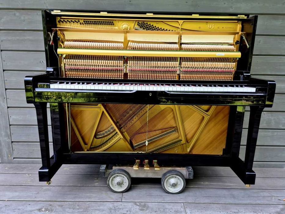 Pianino YAMAHA U1 121cm 1981r CZARNY POŁYSK