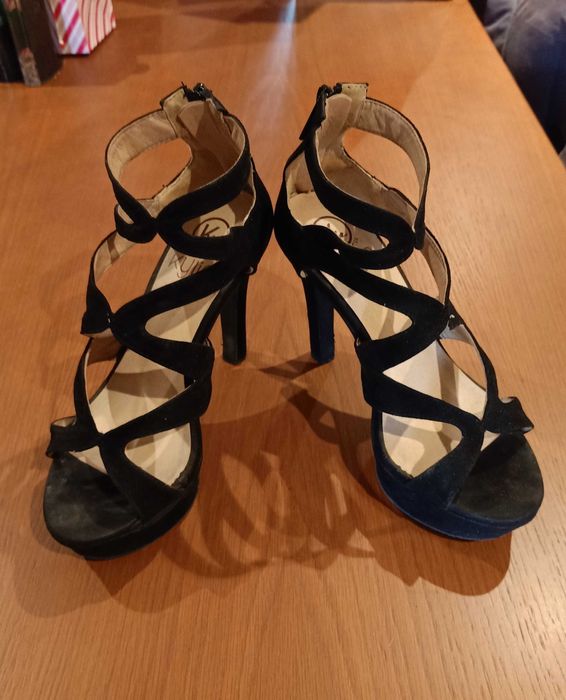 Sandália preta camurça