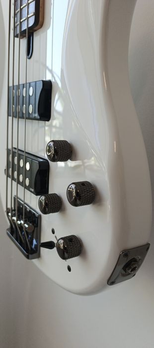 Yamaha TRBX 304, aktywna