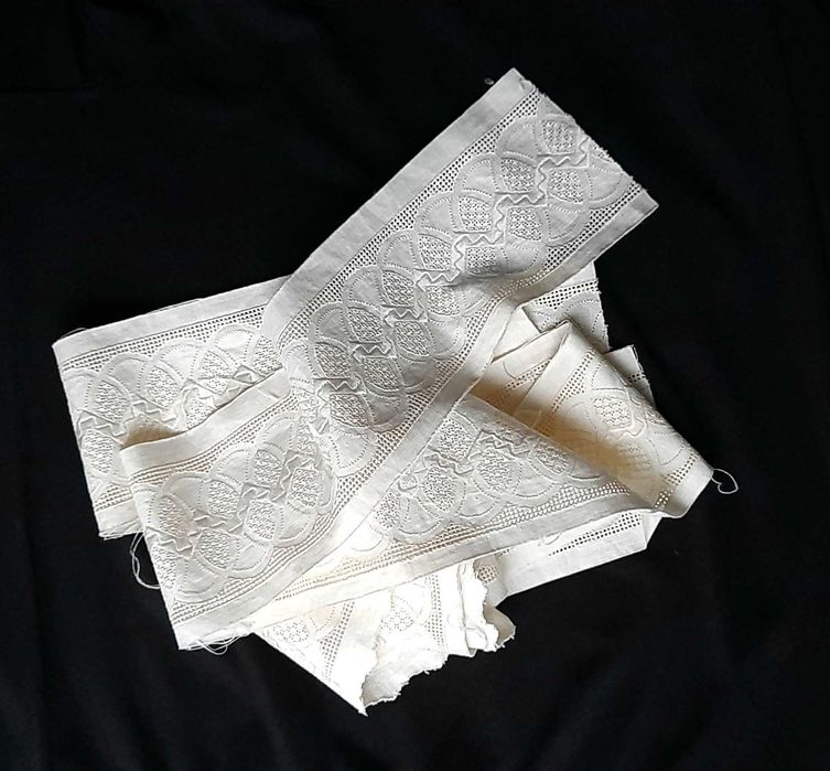 Красивое кружево с вышивкой гладью