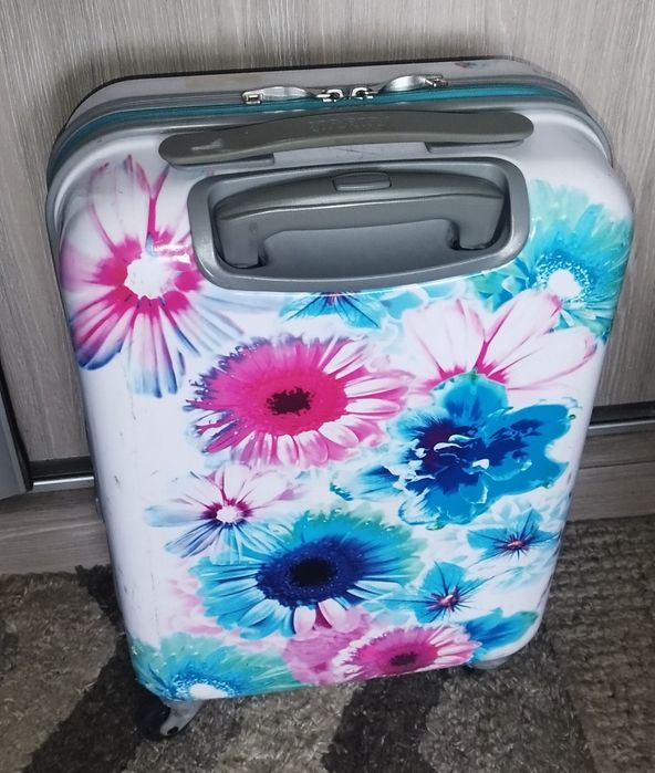 Sprzedam w dobrym stanie małą walizkę firmy SuitSuit wym.54#34#20