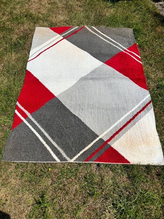 Duży Dywan czerwono bialy szary duzy 160x220