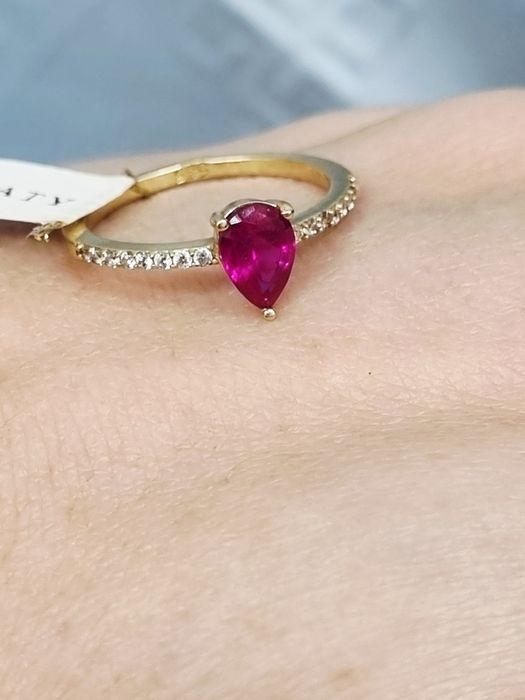 Złoty pierścionek. Nowy. Próba złota 585