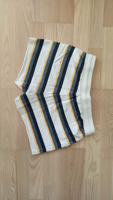 Krótkie spodenki w paski M