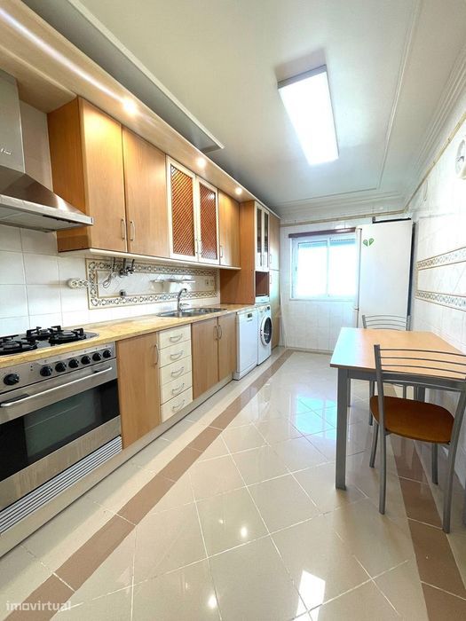 Arrendamento de apartamento T2, em Corroios.