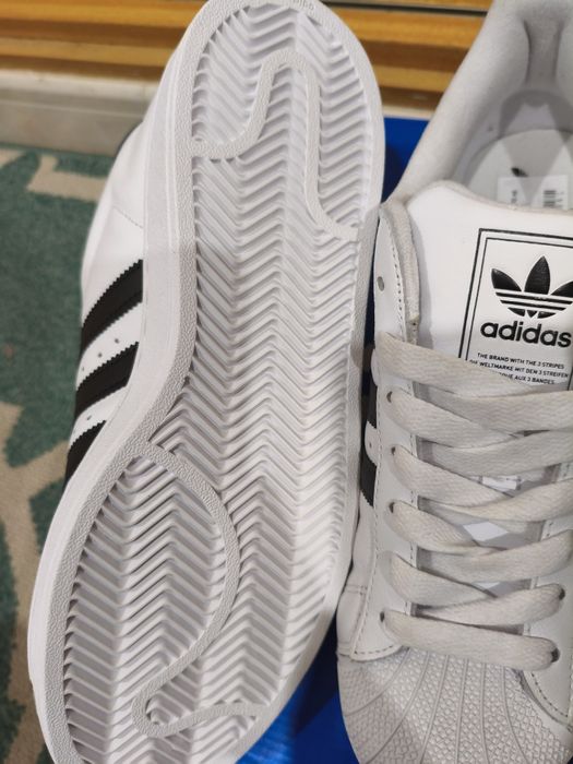 Tênis adidas superstar