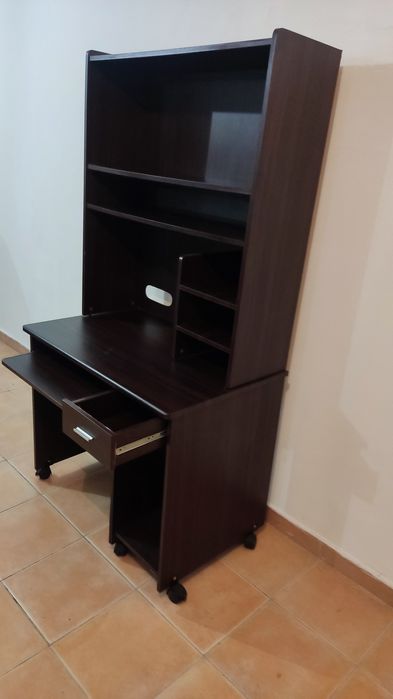 Secretaria em muito bom estado