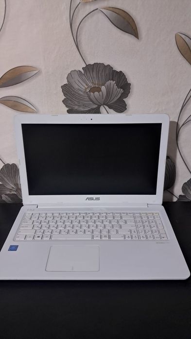 Продам ноутбук Asus E502Na
