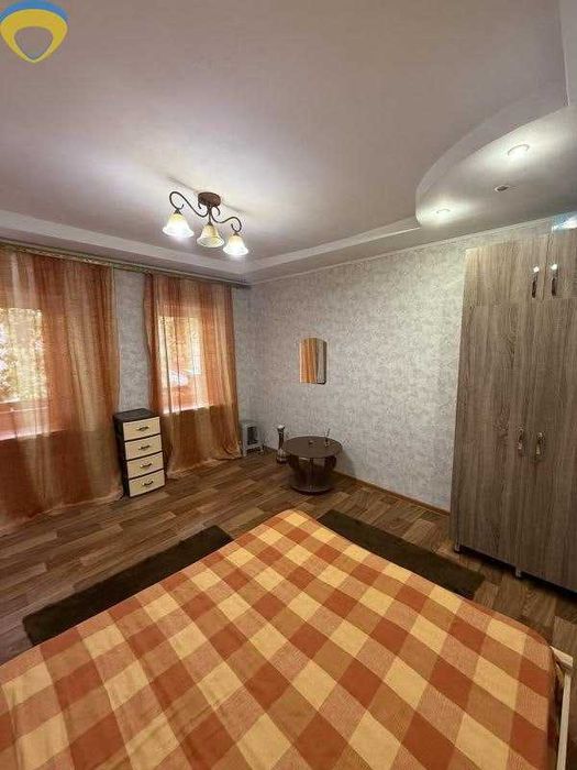 Продаж 1-кімнатної квартири біля Преображенського парку, вул. Лазарєва, з ремонтом