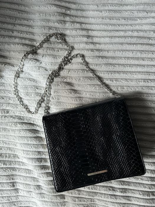 Dwustronna czarna torebka damska na łańcuszku Orsay