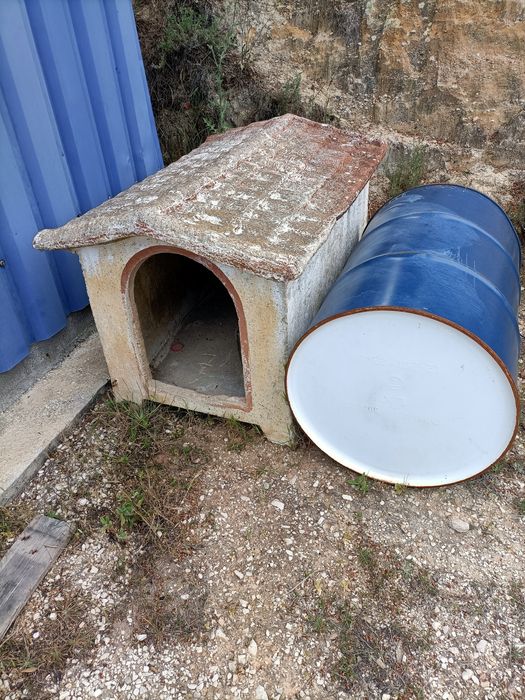 (Barraca)  Casota para cão