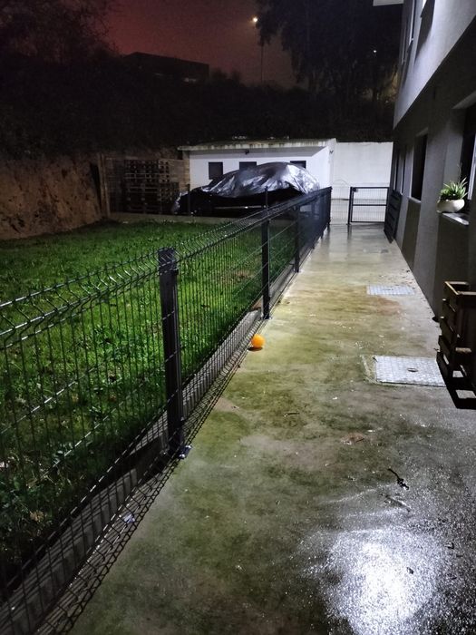 Portões exteriores com painel 3D