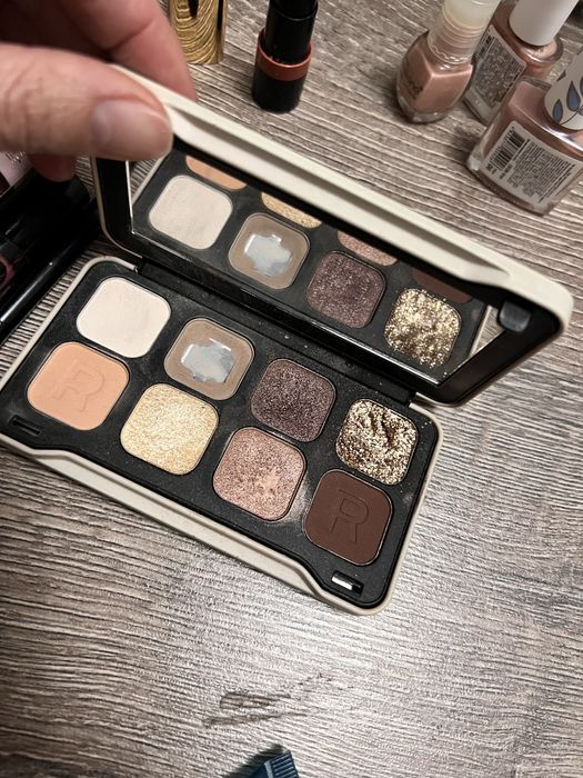 Лот косметики румяна помада тени тушь крем вокруг глаз тоналка