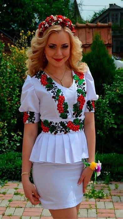 Продам вишитий бісером костюм
