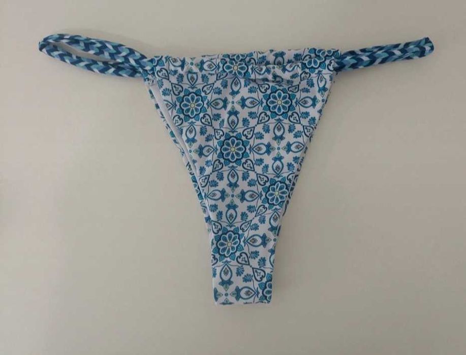Bikini estampado azul e branco