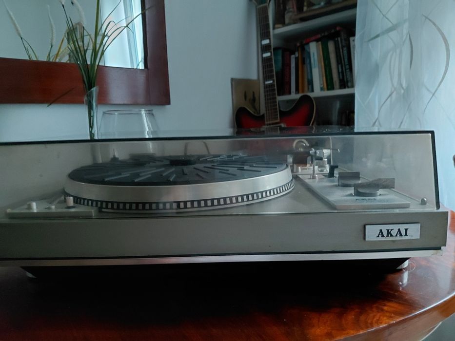 Sprzedam gramofon Akai AP-307