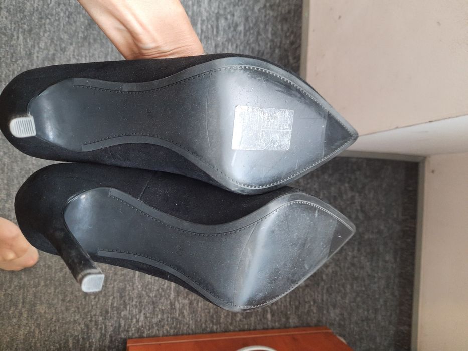 Nowe klasyczne szpilki pantofle 40 zamszowe H&M