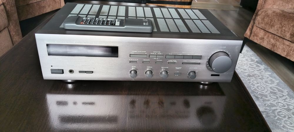 Amplituner Yamaha RX-460 z pilotem