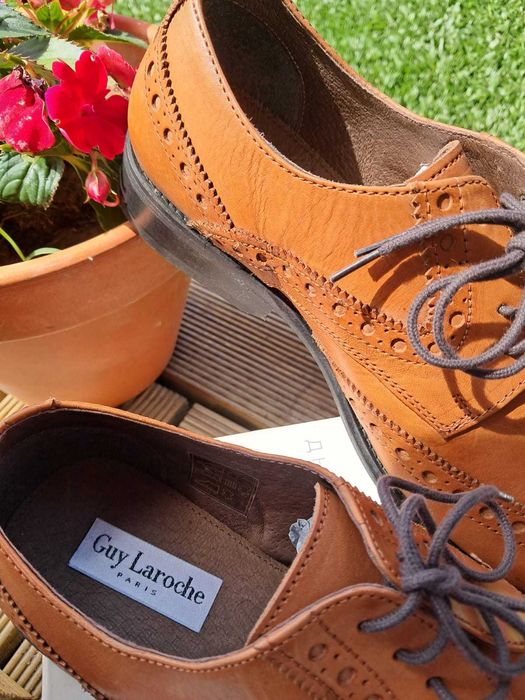 Sapatos em pele Guy Laroche