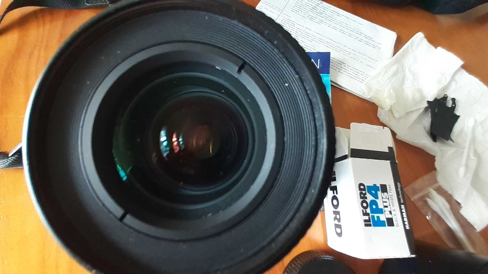 Máquina fotográfica NIKON de rolo + Objetiva SIGMA