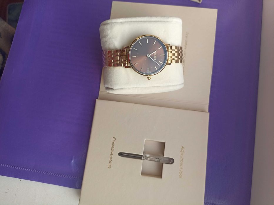 Жіночий годинник бренду BURKER