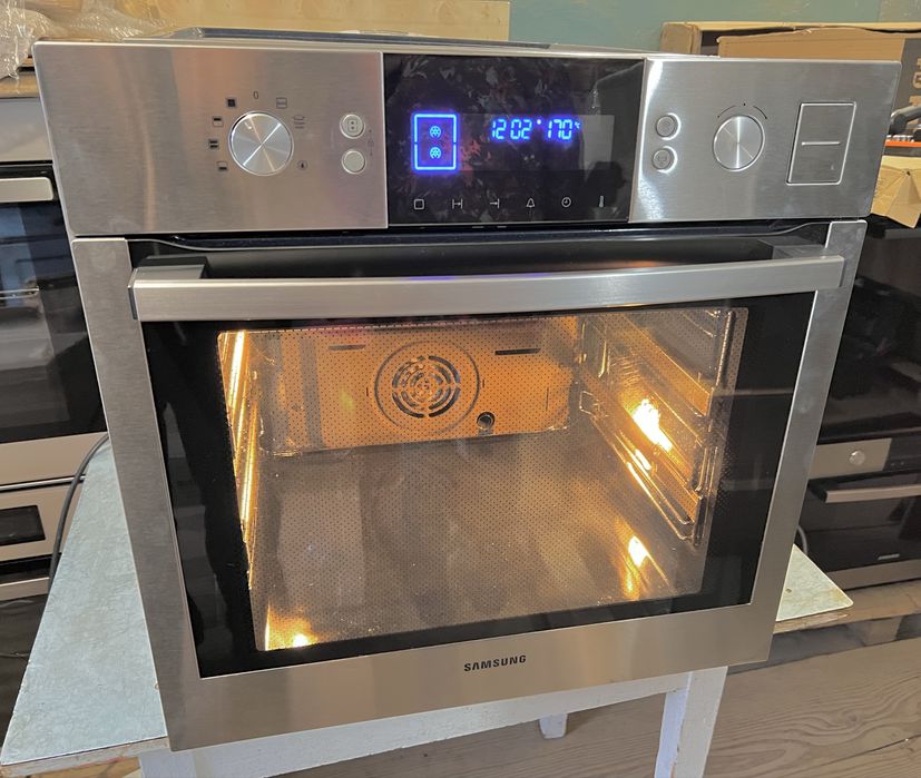 Духовка з пароваркою Samsung DualCook (Малайзія)