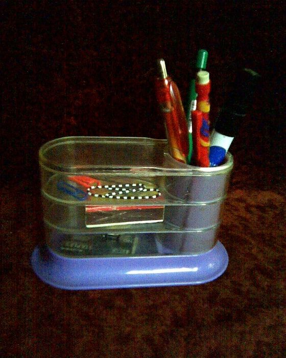 Подставка для канцтоваров.