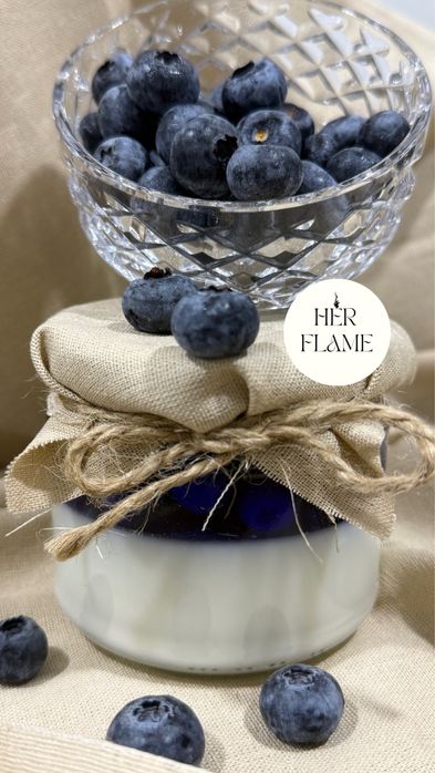 Свічка ручної роботи Blueberry panna cotta