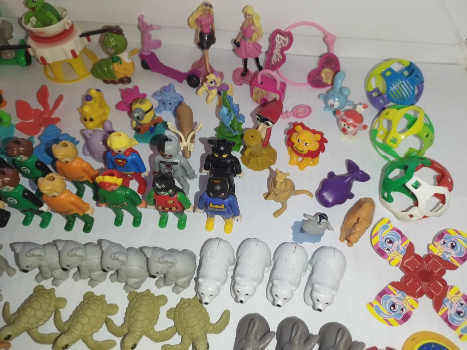 Іграшки кіндер. .