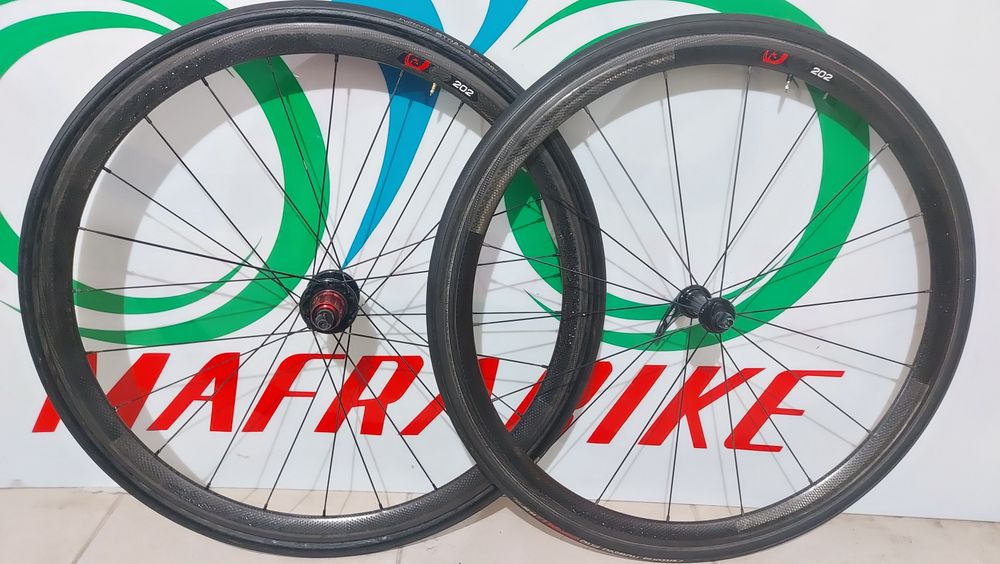 Rodas Zipp 303 e 202 carbono
