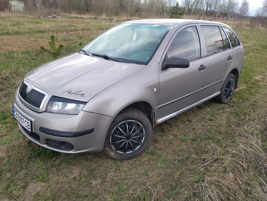 Шкода фабія 2007 року.