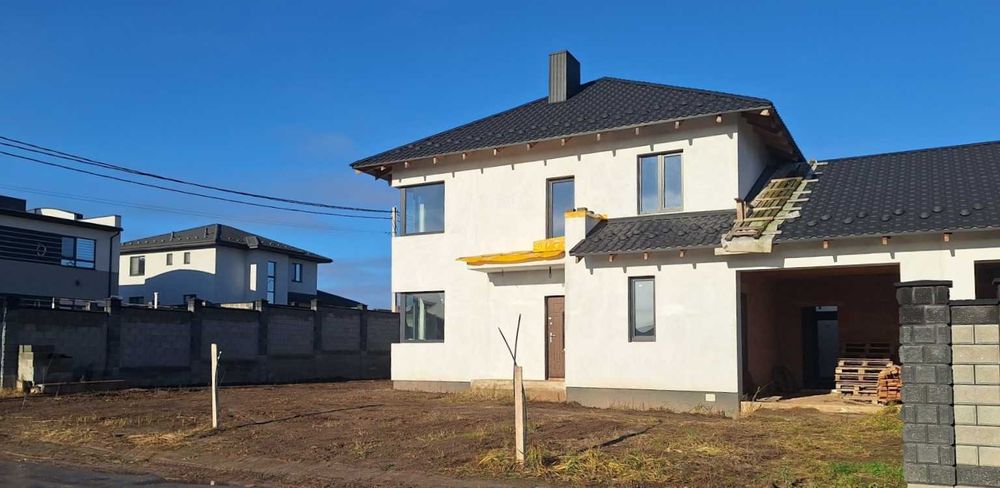 Котедж 165 кв. м з гаражем та ділянкою 4,8 соток