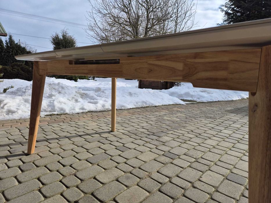 Nowoczesny stół z blatem ceramicznym